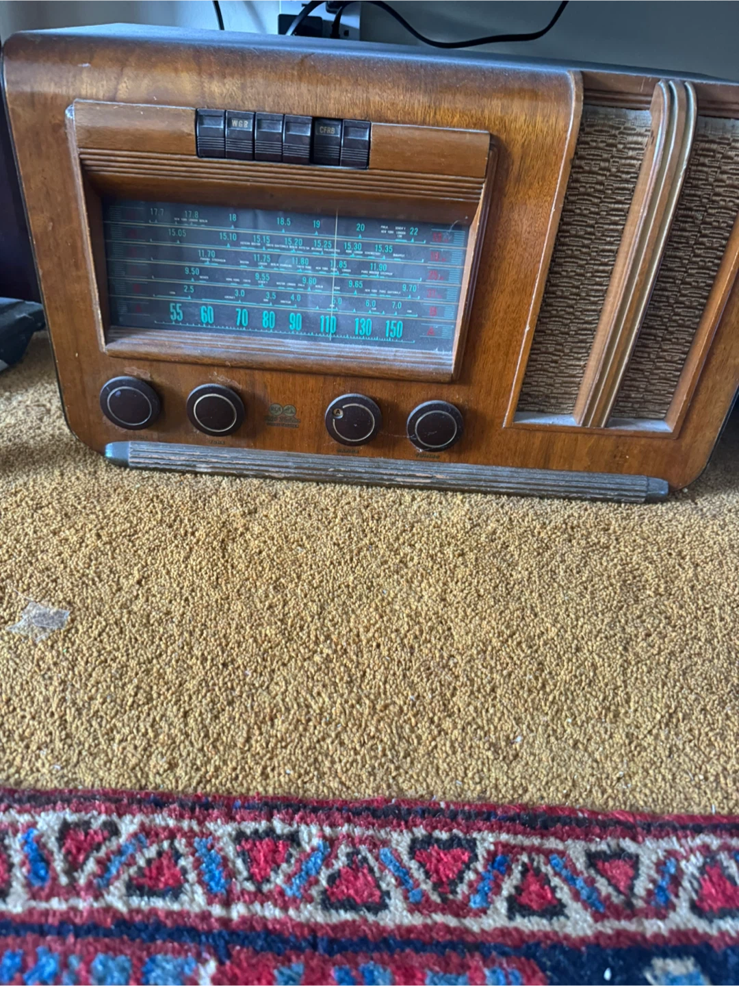 Vintage Wooden Tabletop Radio