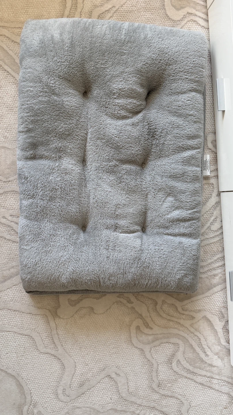 Grey Tufted Plush Cushion/Pet Bed - photo 4