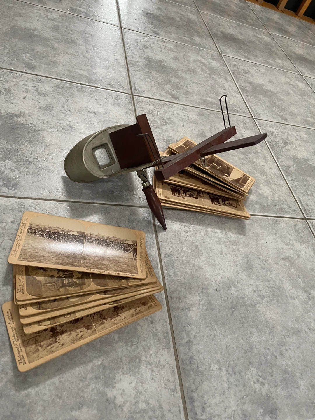 Antique 3D viewer with Cards