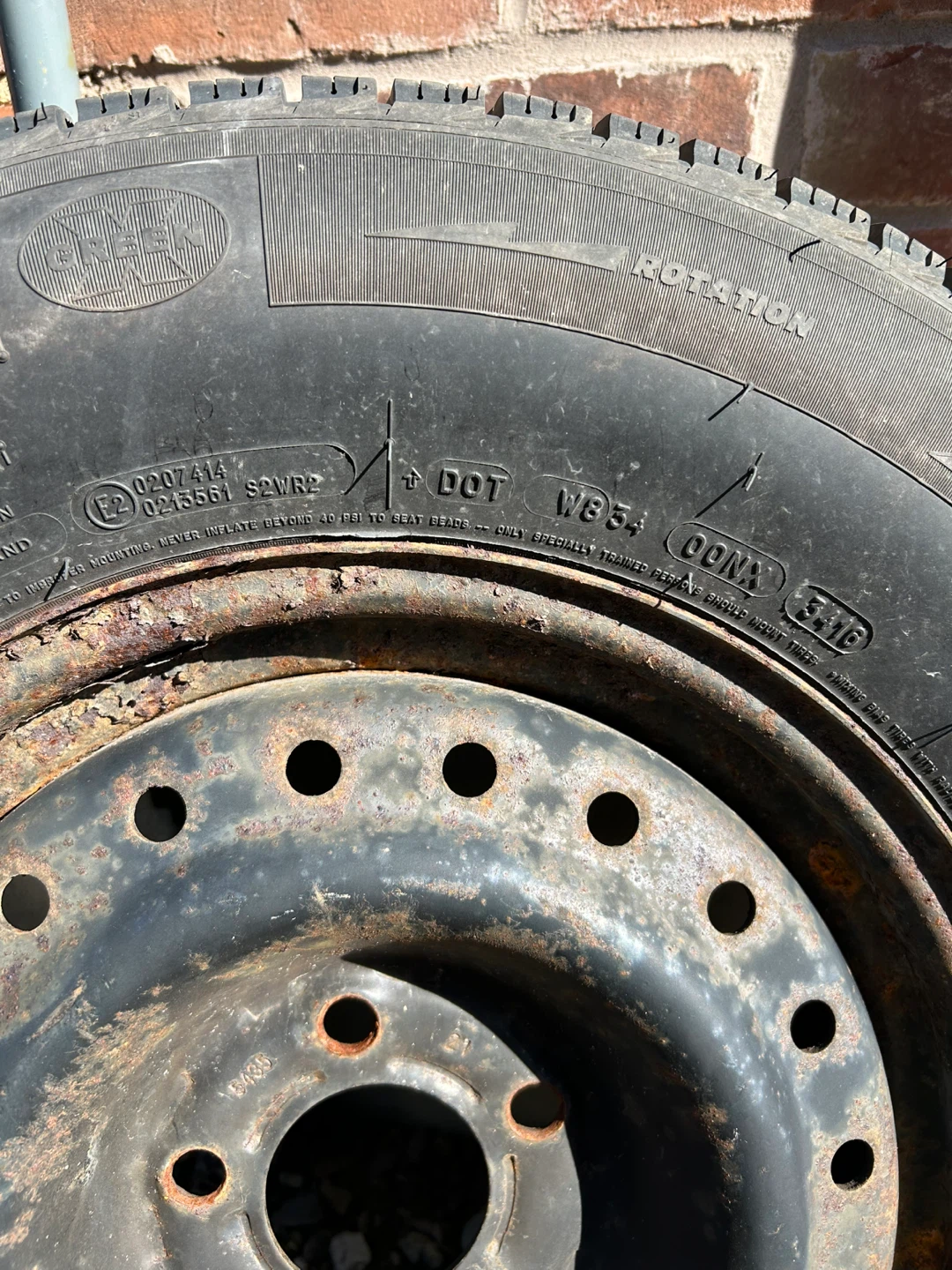 Michelin 215/70R15 Snow Tires with Rims - photo 3