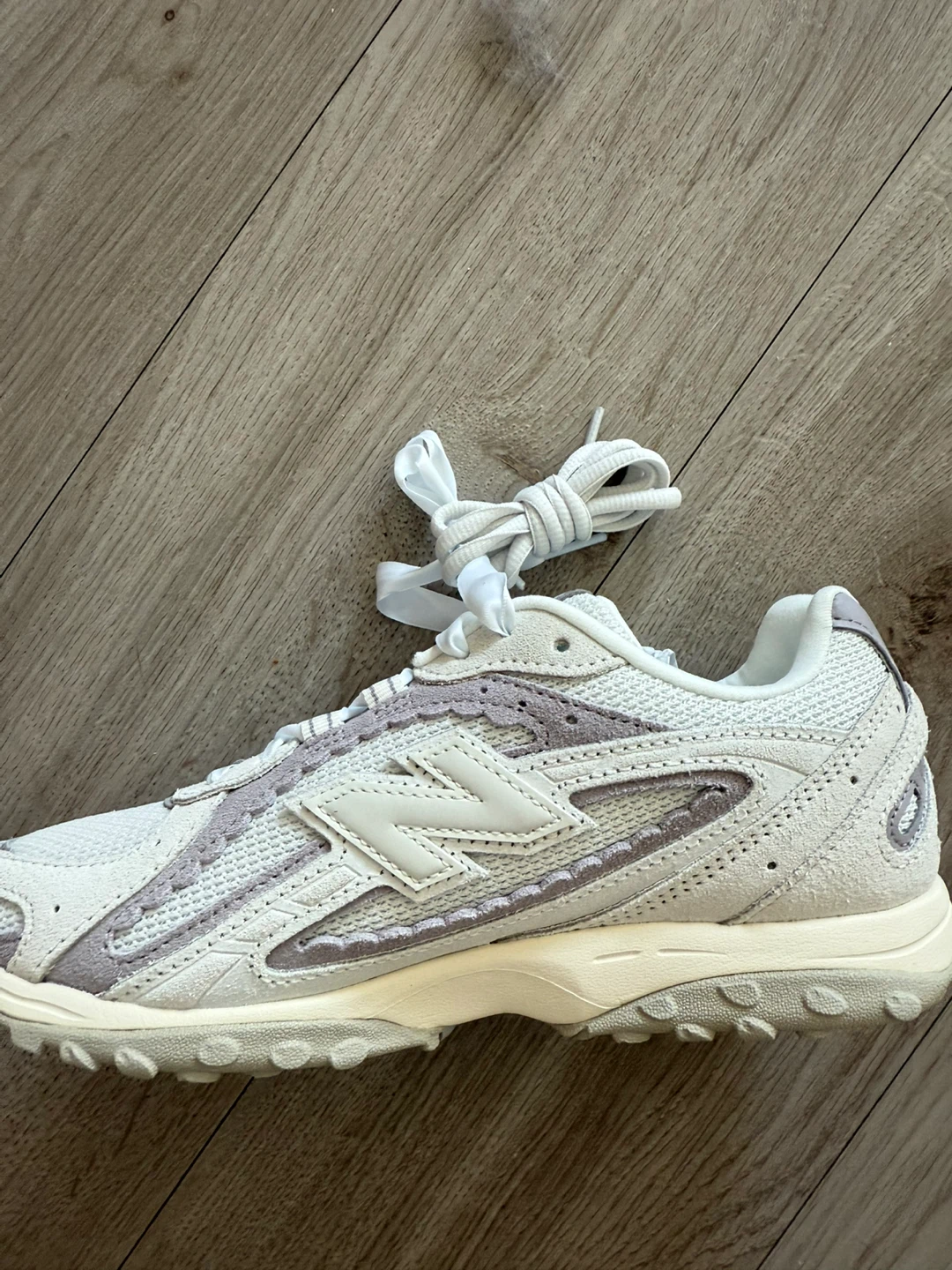 New Balance 204l Sneakers - Cream/Lilac