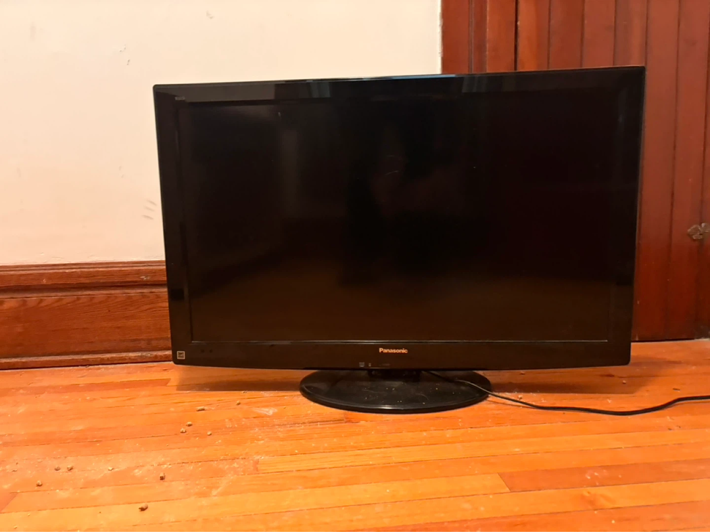 Panasonic Flat Screen TV 37inches - photo 2