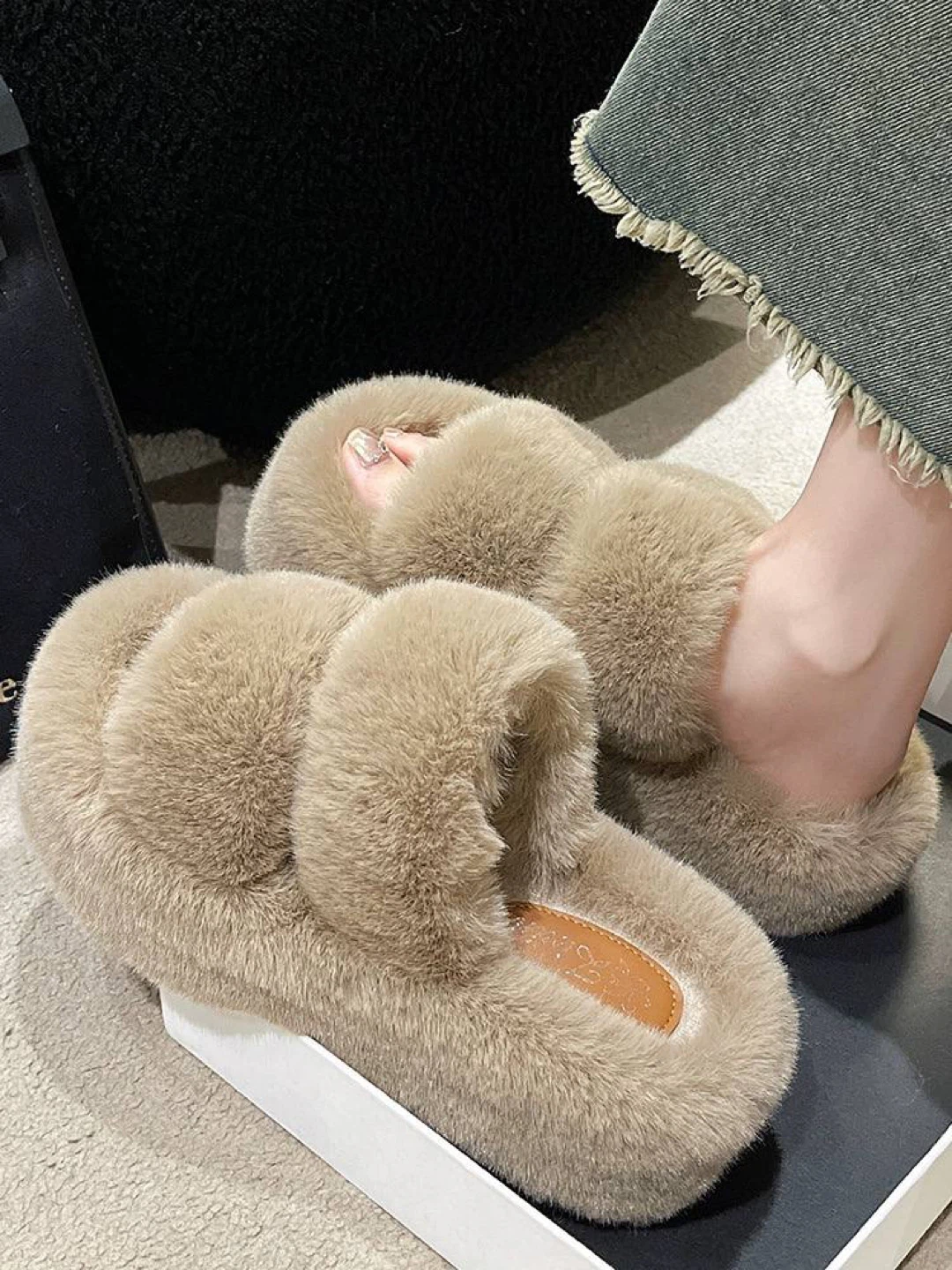 Faux Fur Slides - Beige & Blue & Black - photo 4