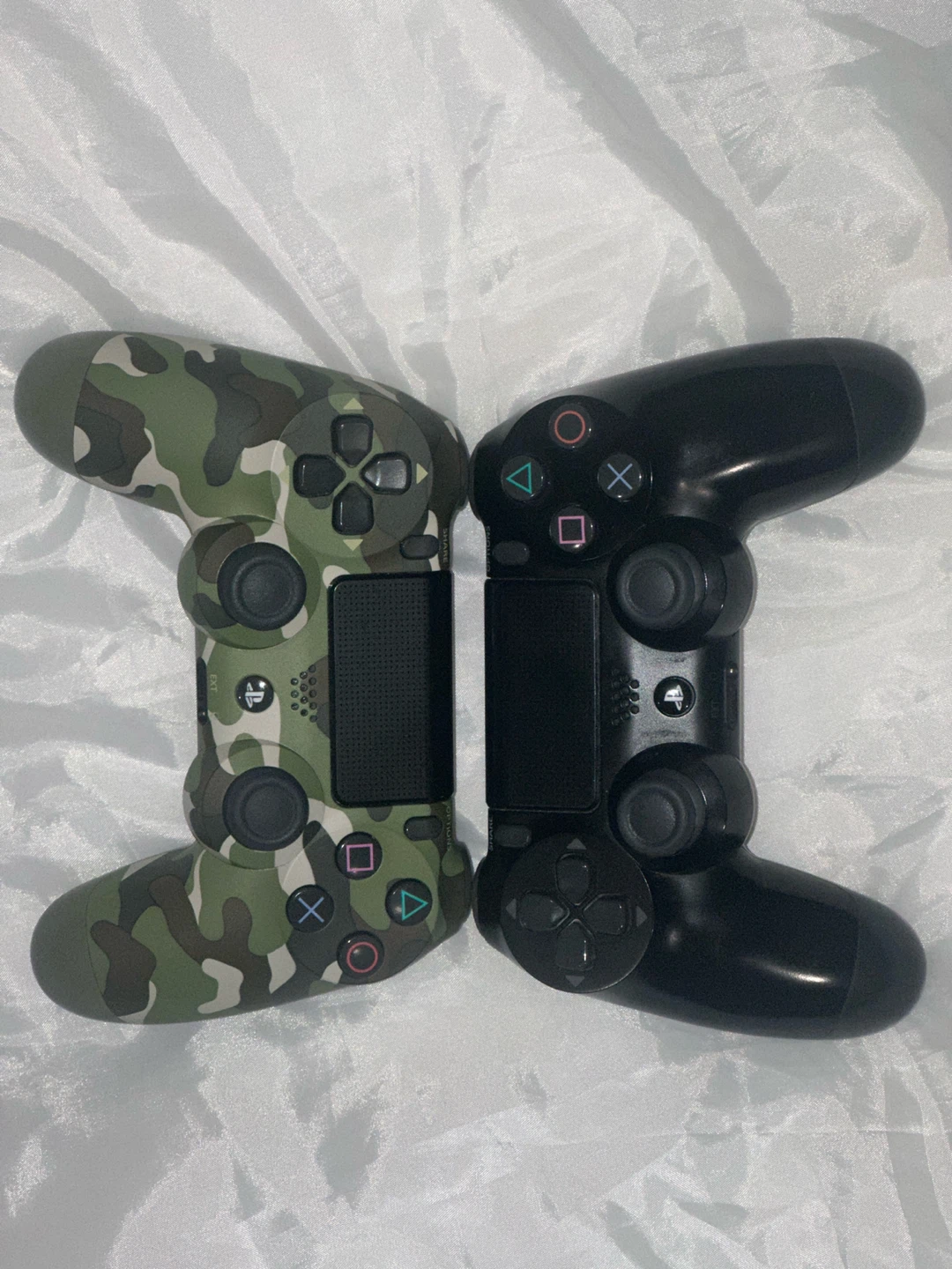 PlayStation 4 Console Bundle with Two Controllers and Games - photo 2