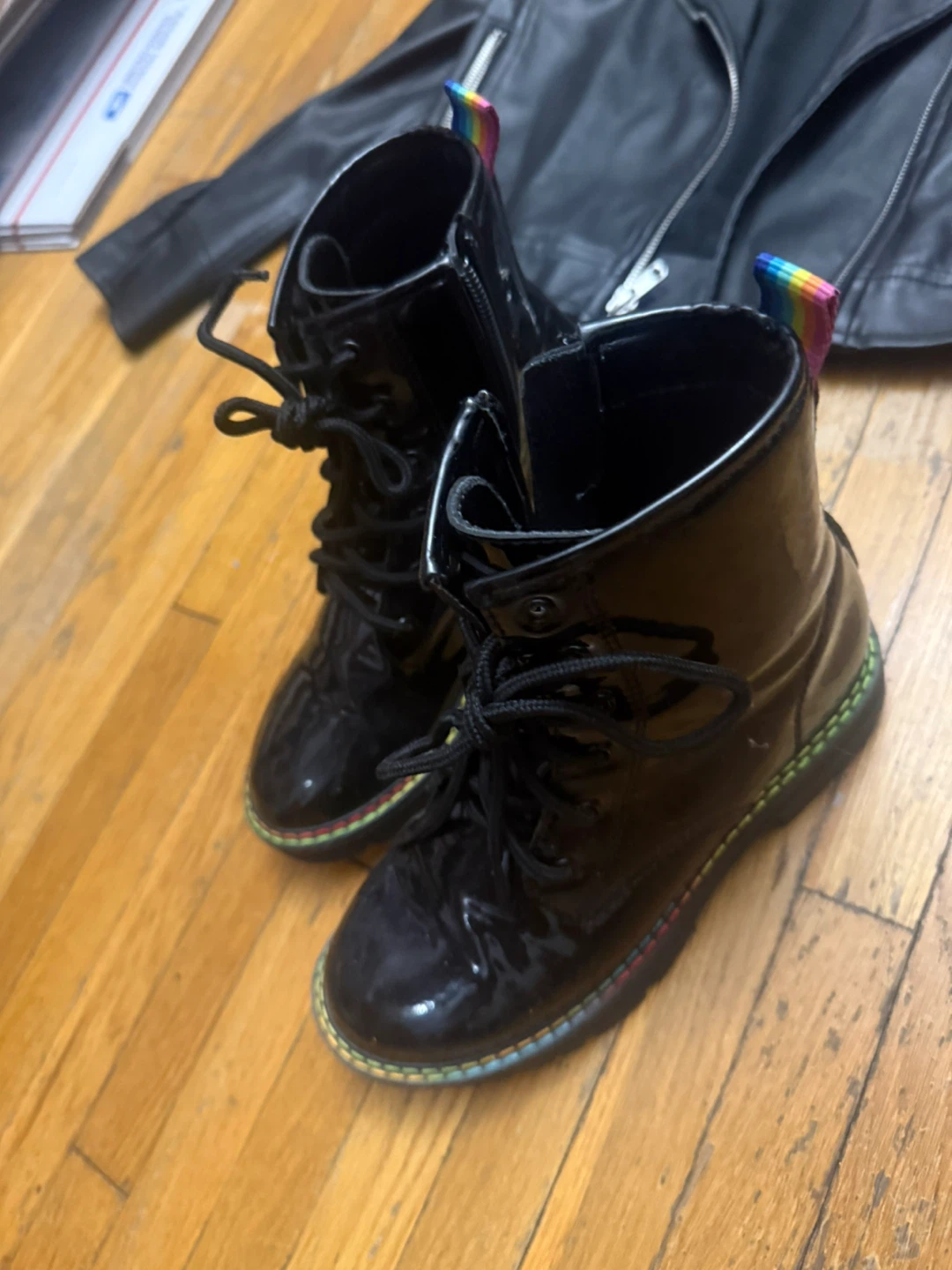 Faux Leather Jacket and Black Patent boots - photo 4