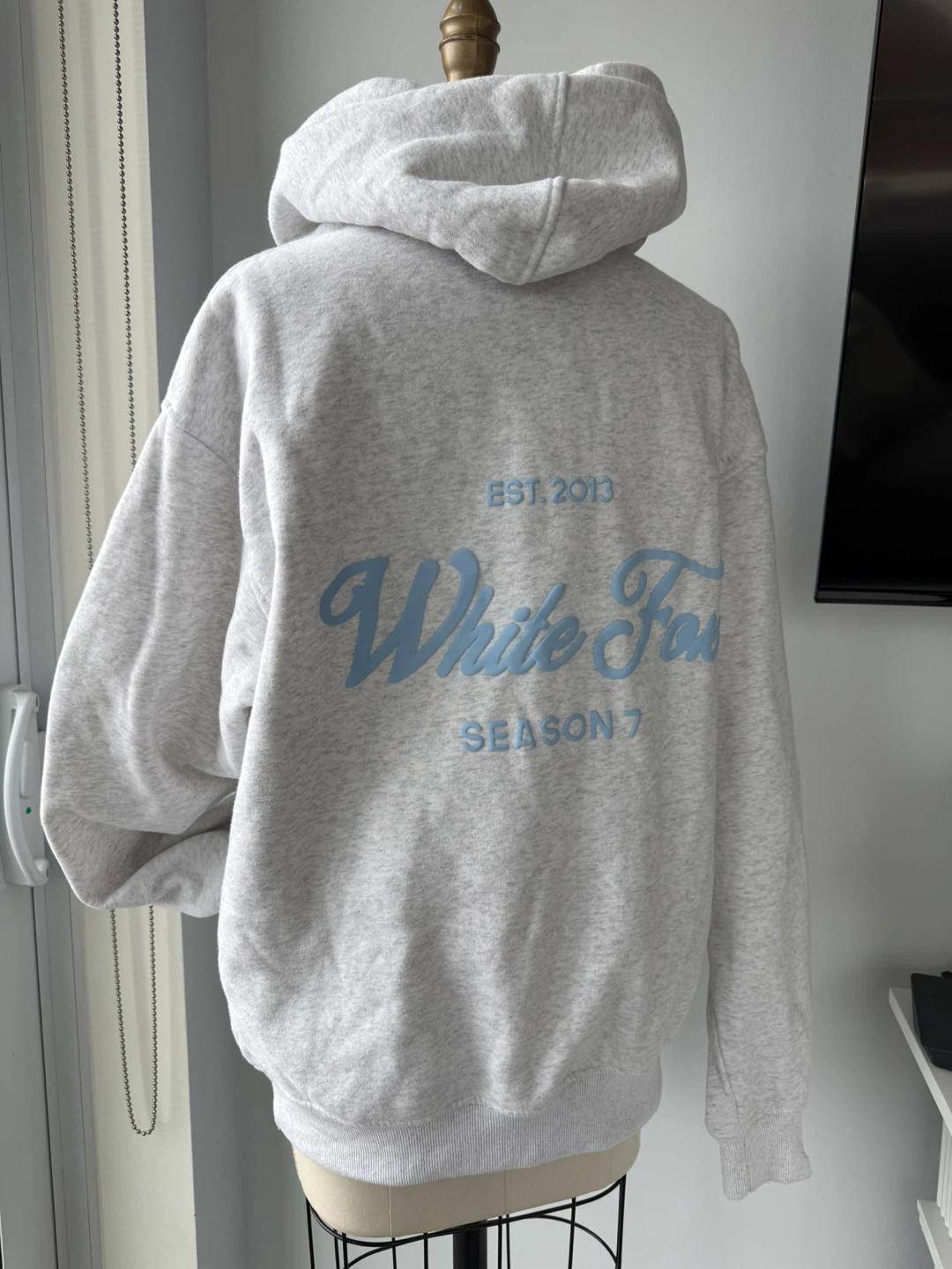 White Fox Season 7 Grey Hoodie size xs - photo 2