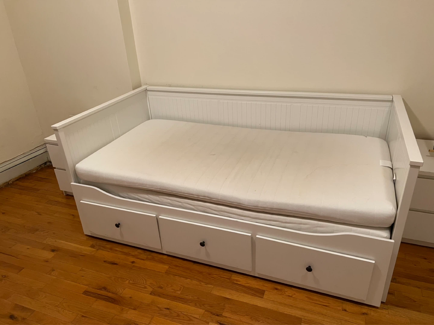 White Daybed with Storage Drawers - photo 3