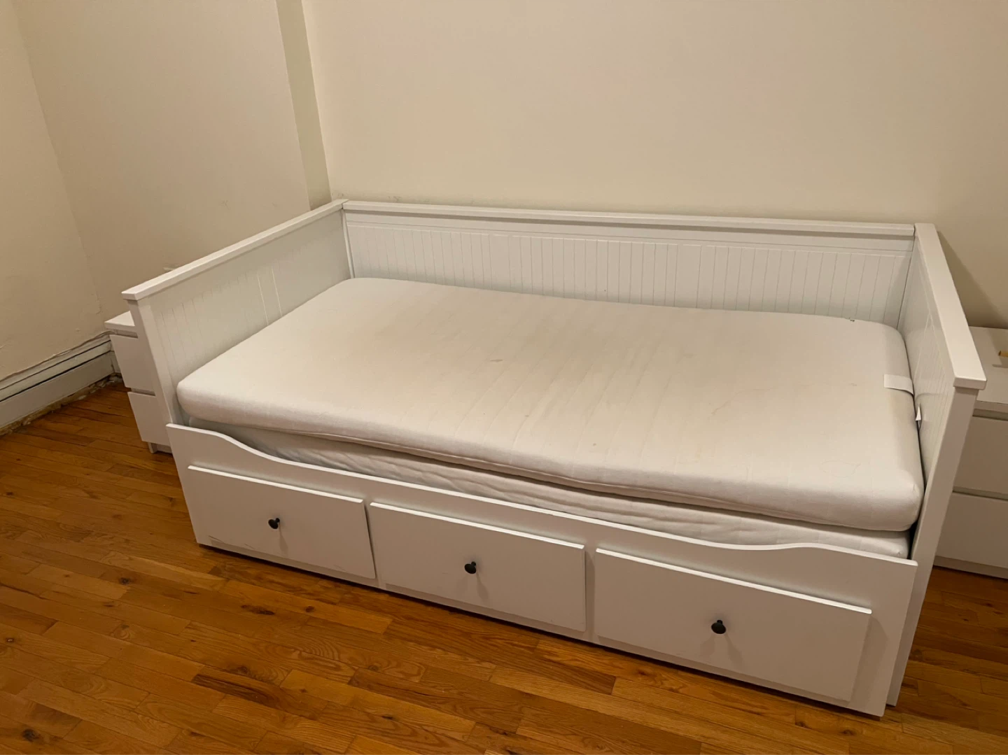 White Daybed with Storage Drawers - photo 2