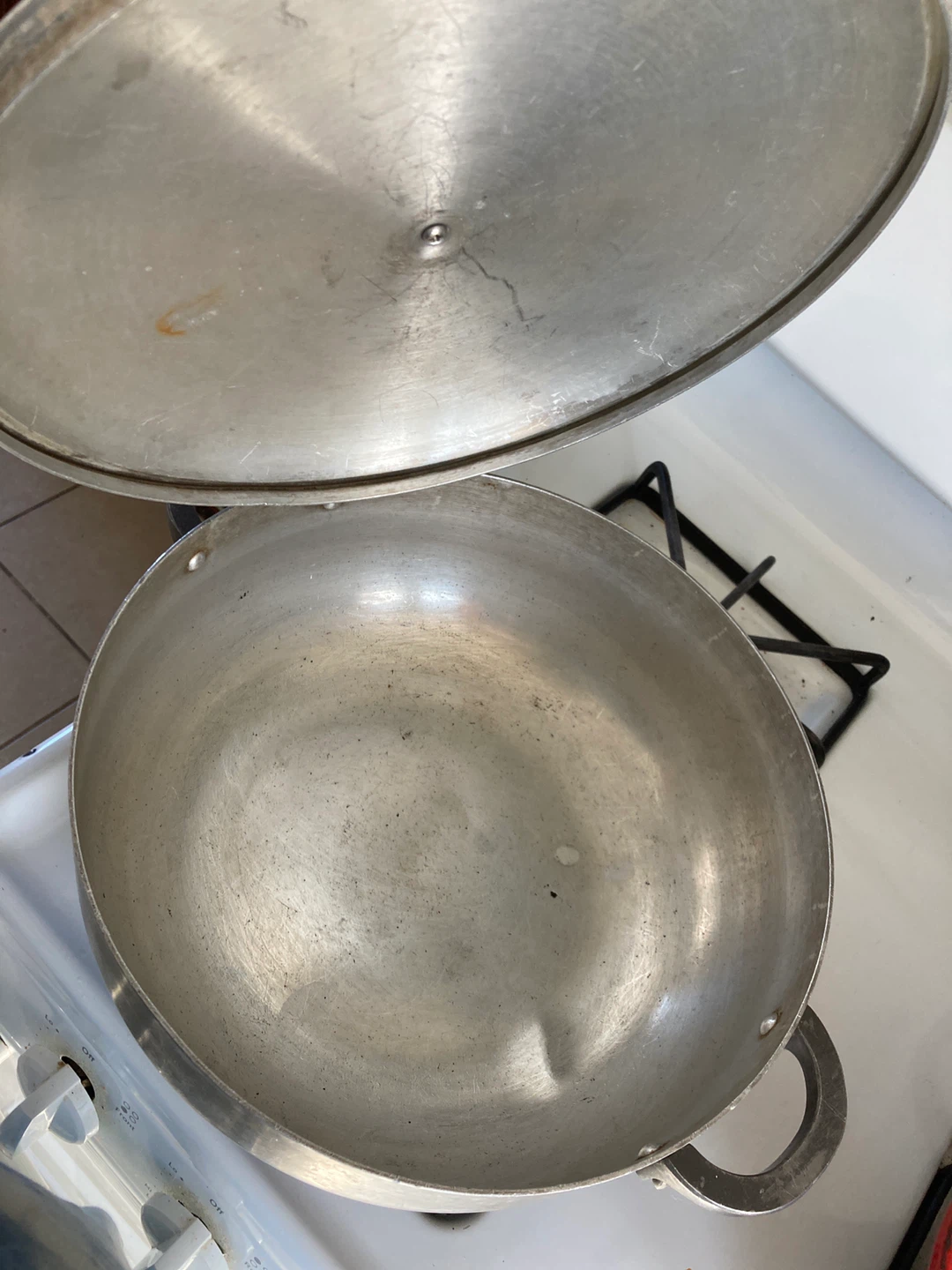 Large Aluminum Cooking Pot with Lid - photo 2