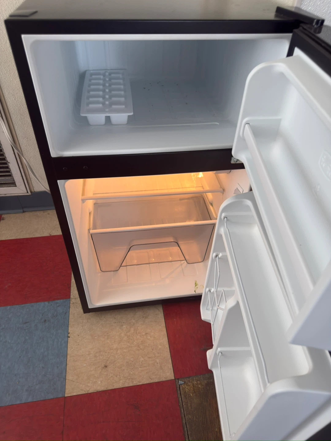 Galanz Mini Fridge - photo 3