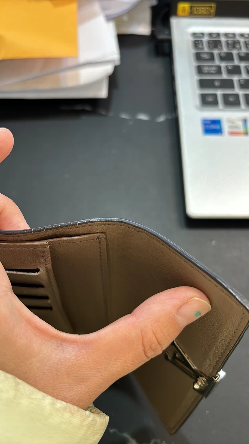 Louis Vuitton Capucines Compact XS Wallet - photo 4