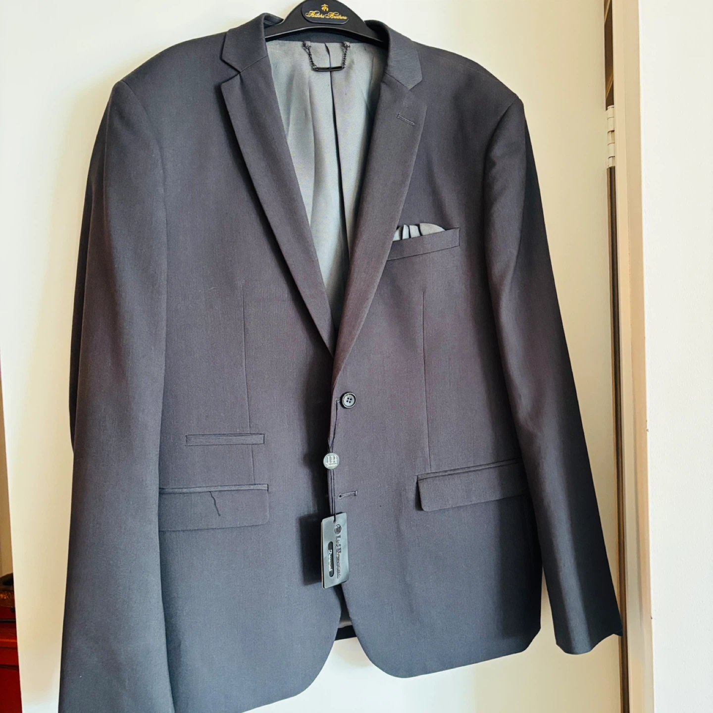 *New* $225 Lief Horsesens Charcoal Blazer - Size 44R