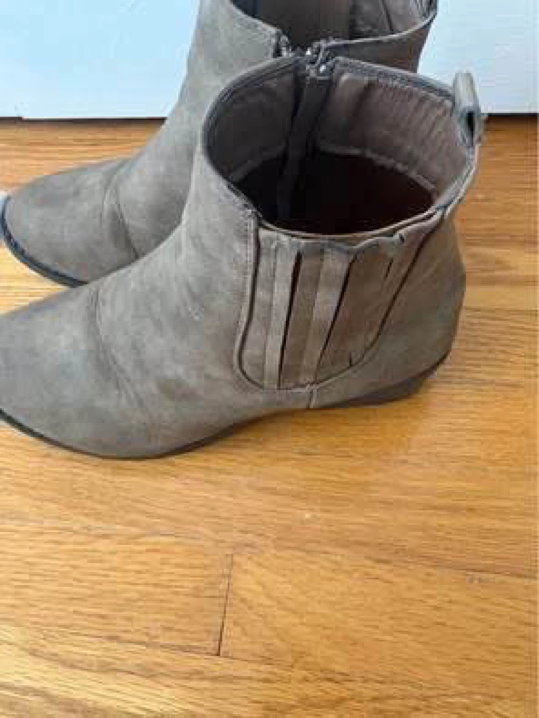 3 pairs of boots (barely worn) (All size 6) ($2 each) - photo 3