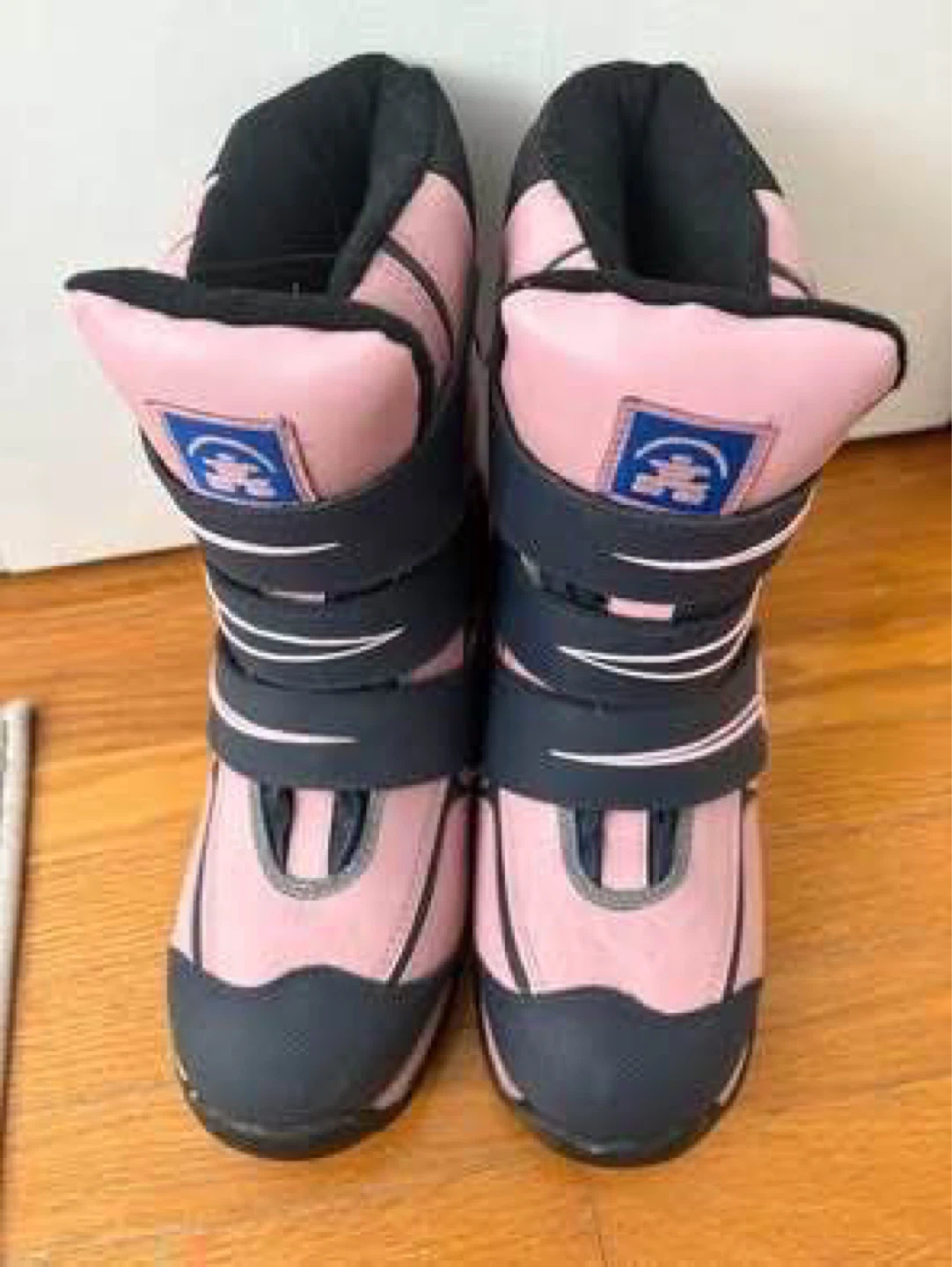 3 pairs of boots (barely worn) (All size 6) ($2 each) - photo 5