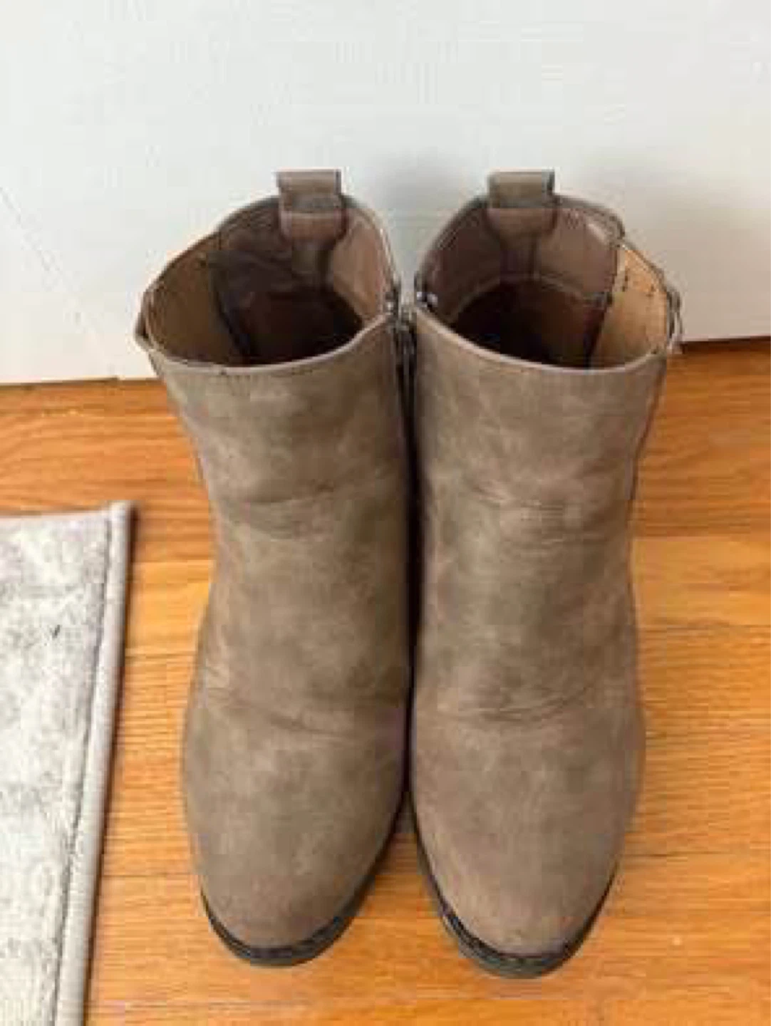 3 pairs of boots (barely worn) (All size 6) ($2 each) - photo 2