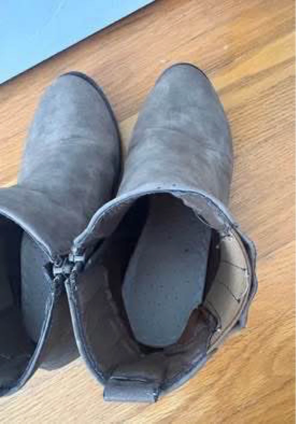3 pairs of boots (barely worn) (All size 6) ($2 each) - photo 4