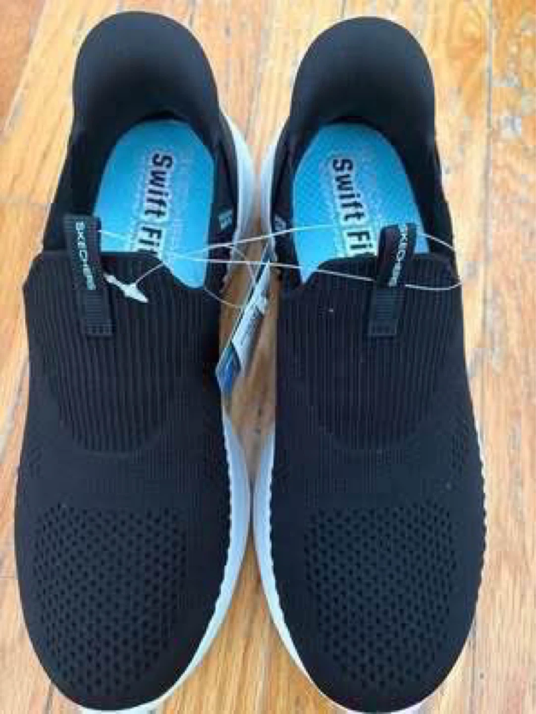 Skechers hands free Swift Fit shoes (New) (Size 7) (Authentic)