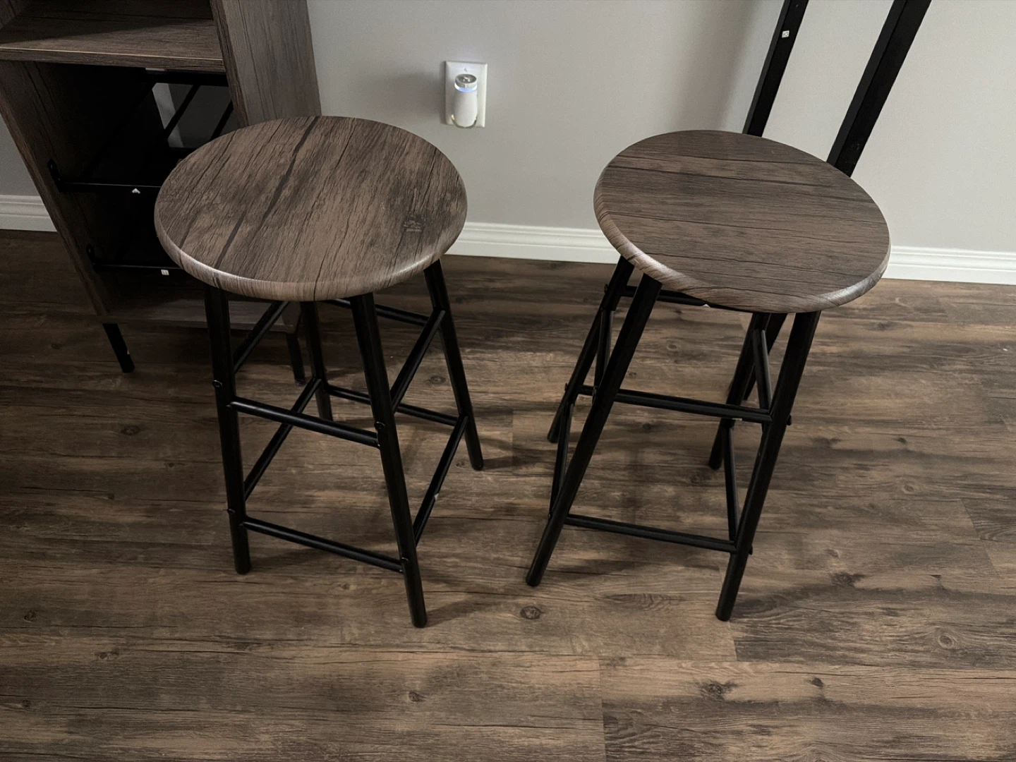 Bar Table with 2 Stools - photo 3