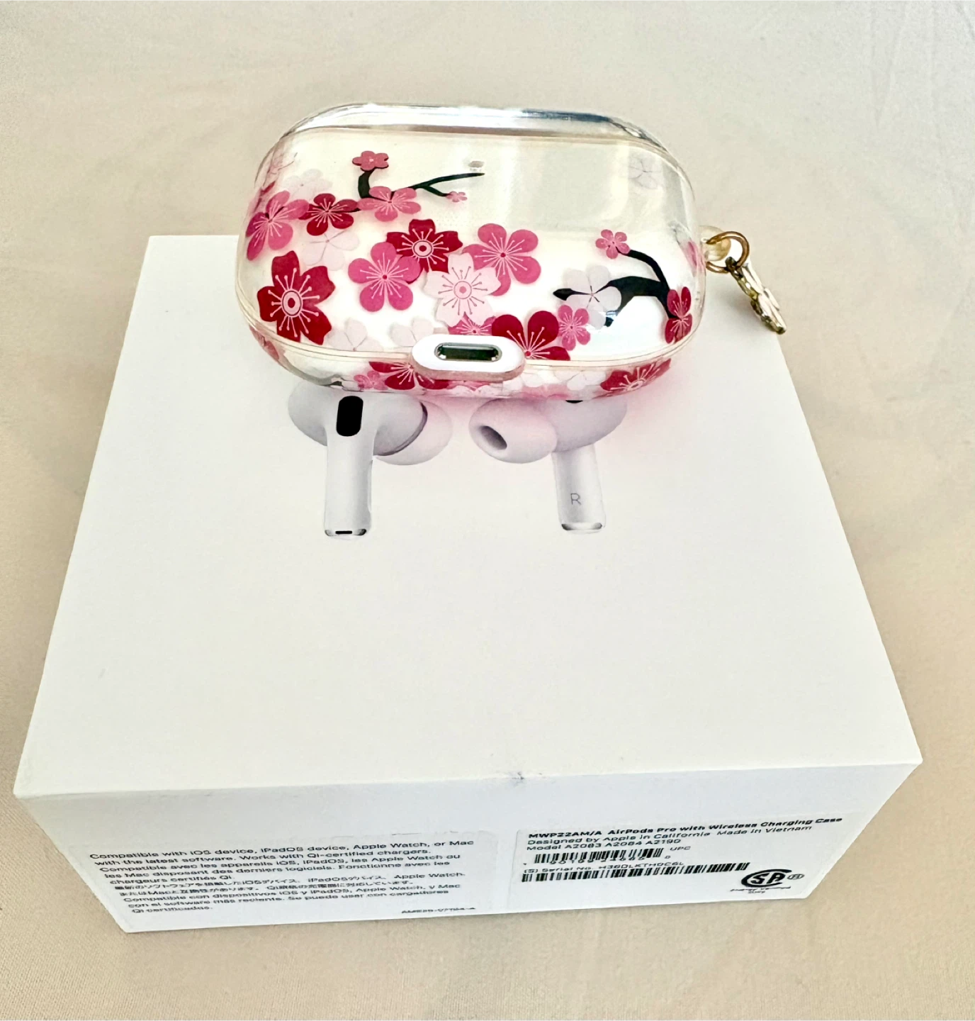 Apple AirPods Pro 1 st generation with Wireless Charging Case - photo 4