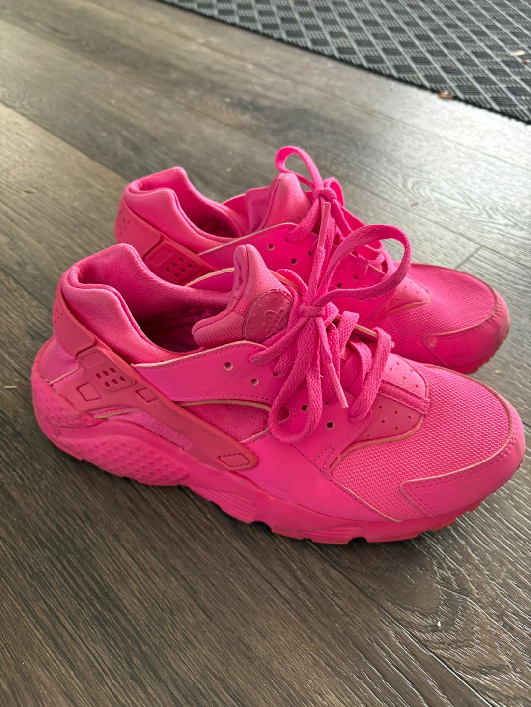 Nike Air Huarache Women's Shoes (7y/8-8.5 women’s)