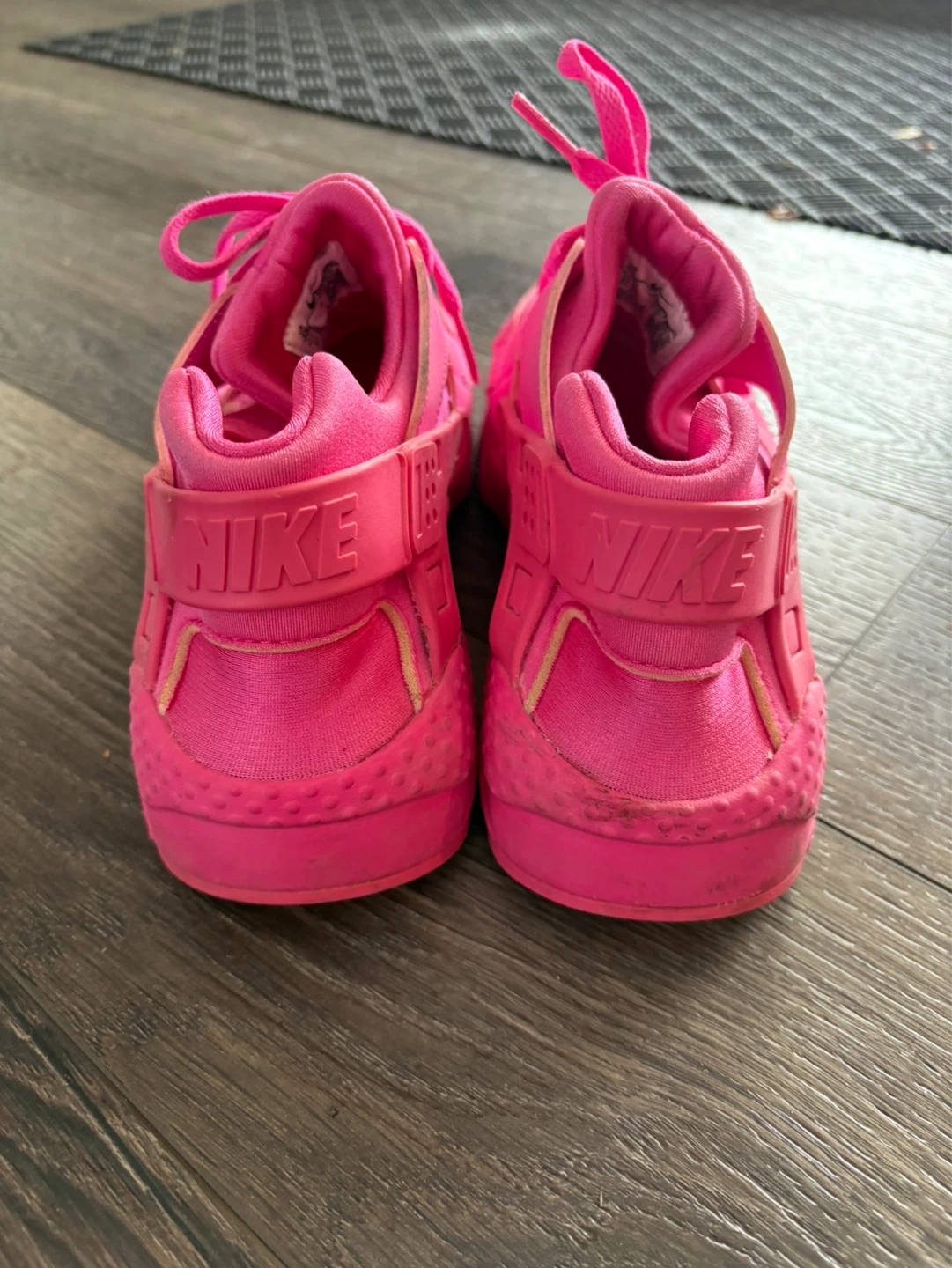 Nike Air Huarache Women's Shoes (7y/8-8.5 women’s) - photo 3