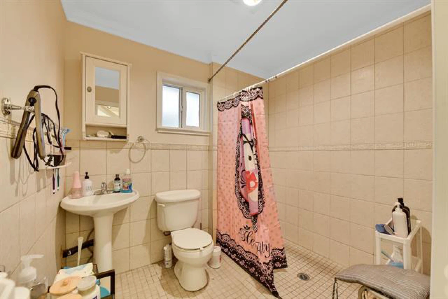 Bachelor suite for Rent - photo 4