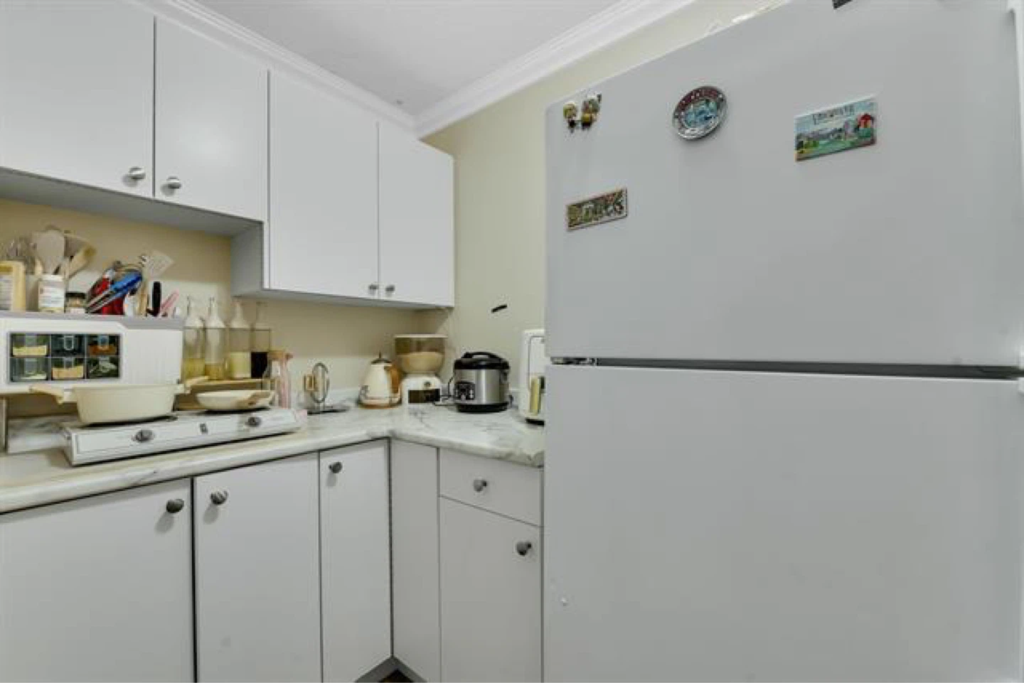 Bachelor suite for Rent - photo 3