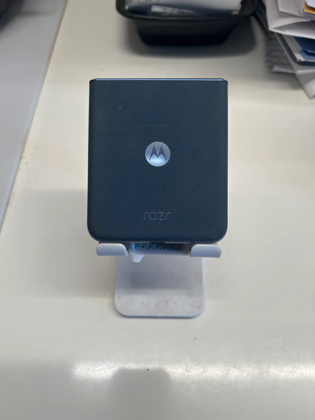 Motorola Razr Flip Phone - photo 2