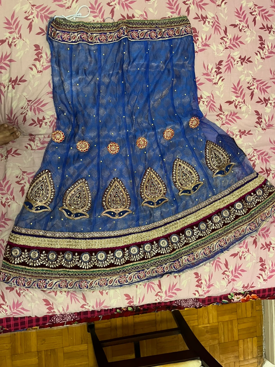 Blue and pink embroidered lehenga choli with dupatta - photo 3