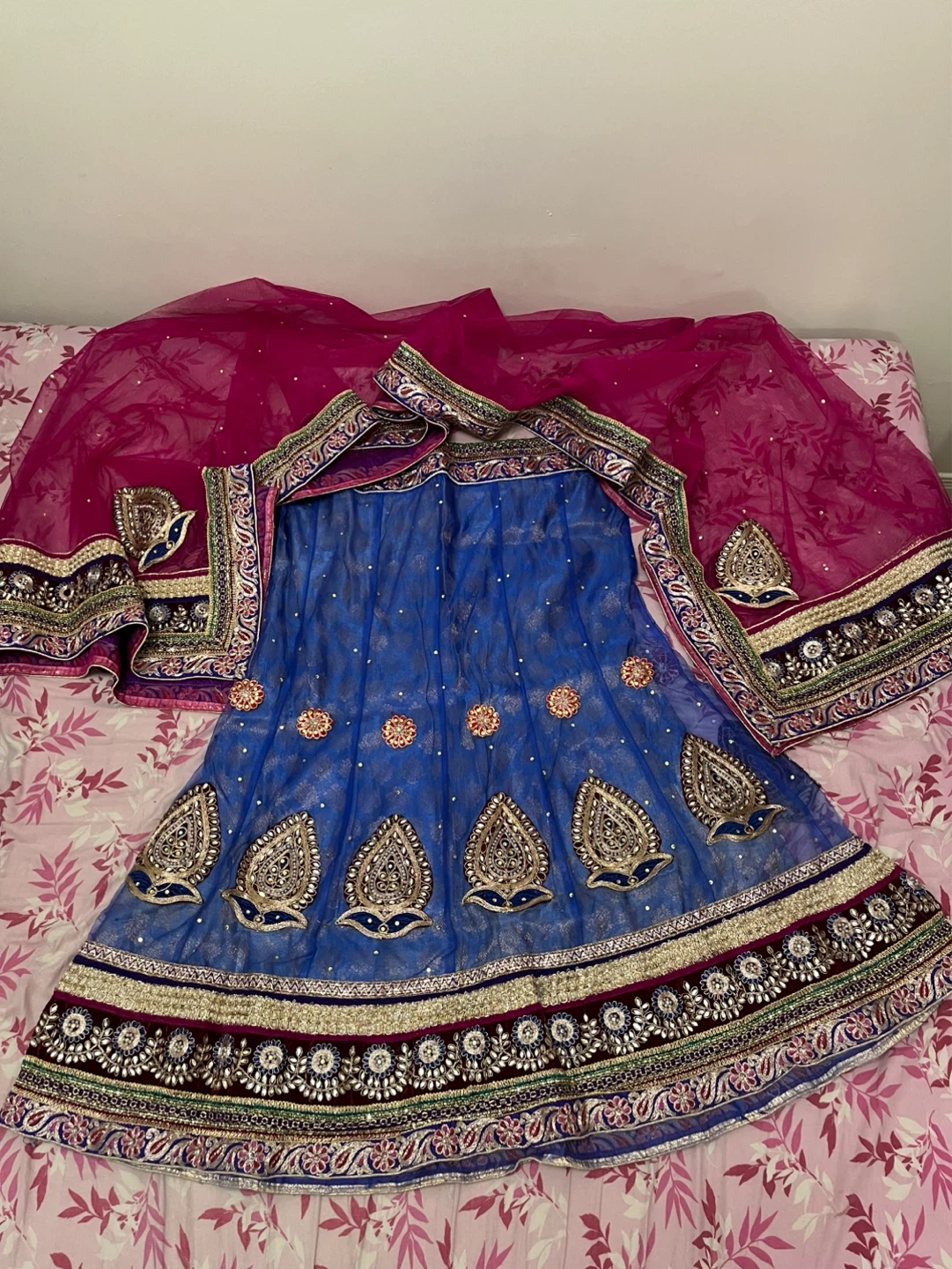 Blue and pink embroidered lehenga choli with dupatta - photo 5
