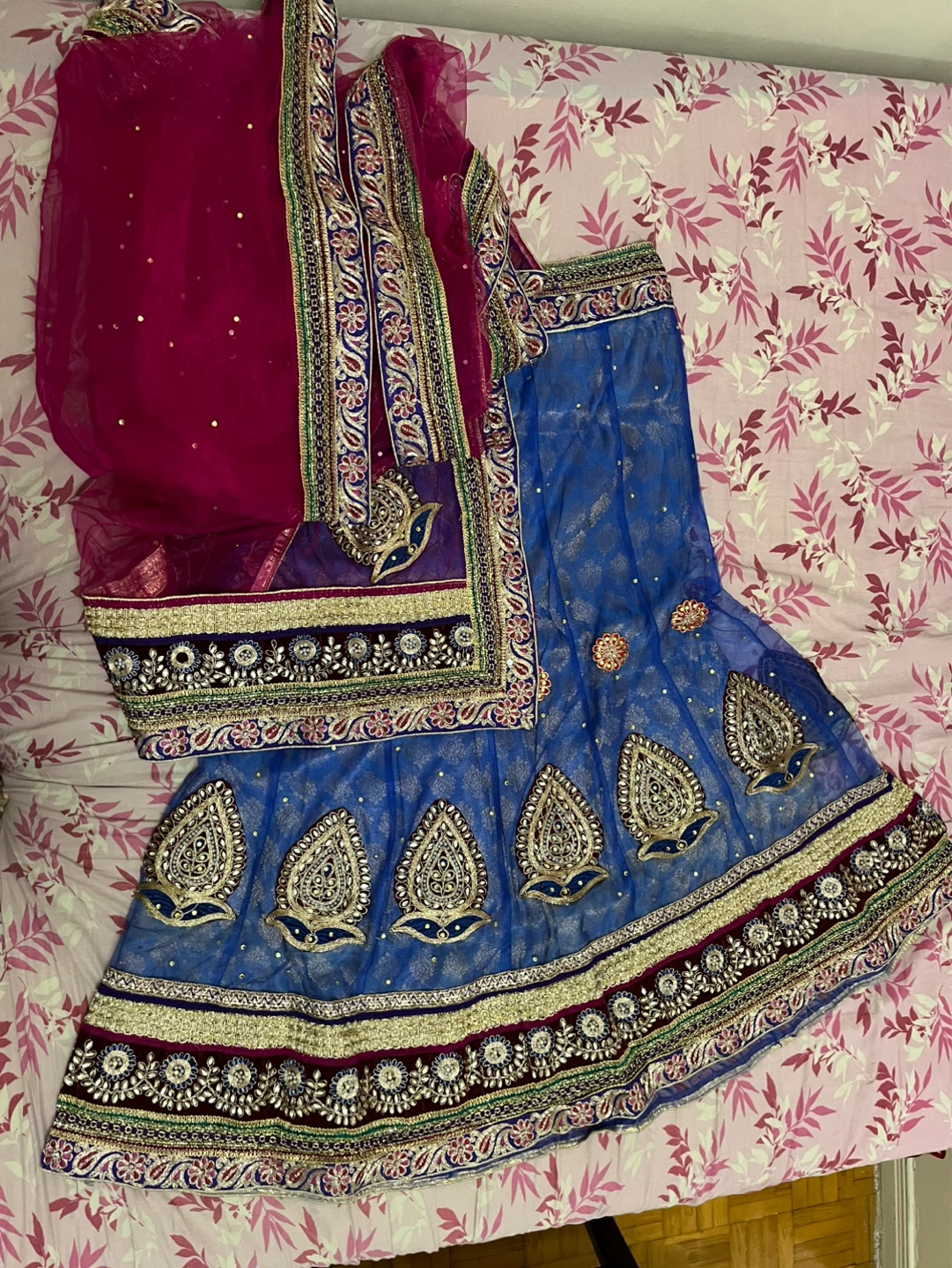 Blue and pink embroidered lehenga choli with dupatta - photo 4