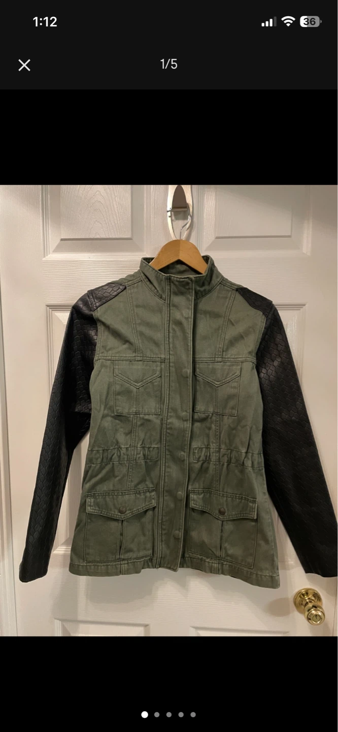 LEVI’S Jacket – NEW – Women’s Small (Loose fit)