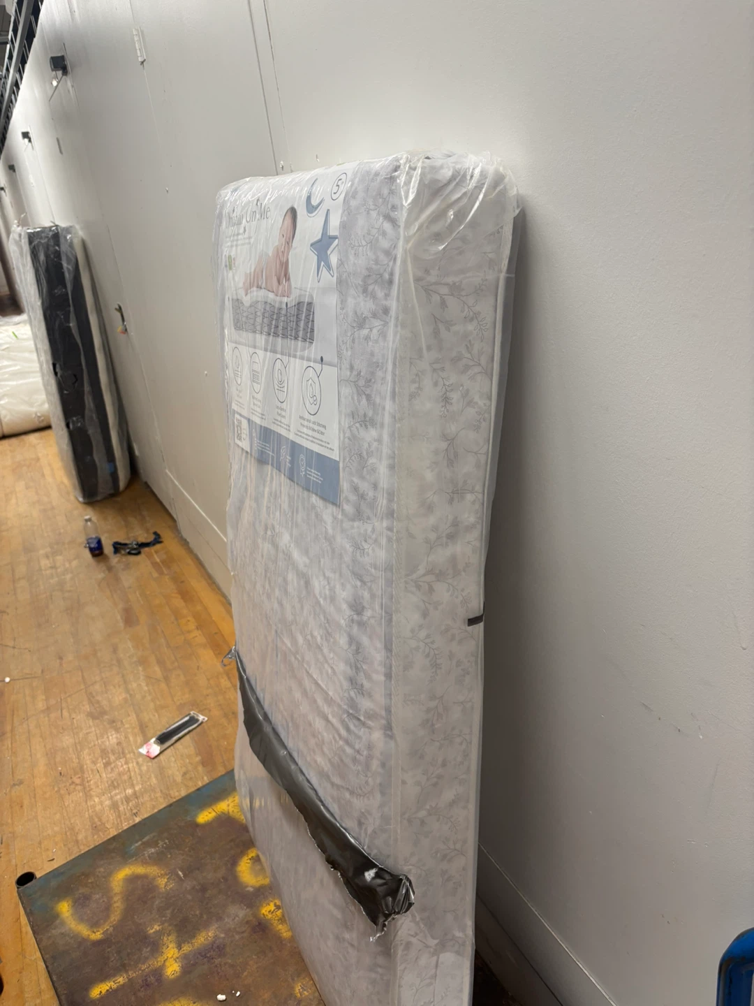 Dream On Me Crib & Toddler Mattress cut in the side - photo 4