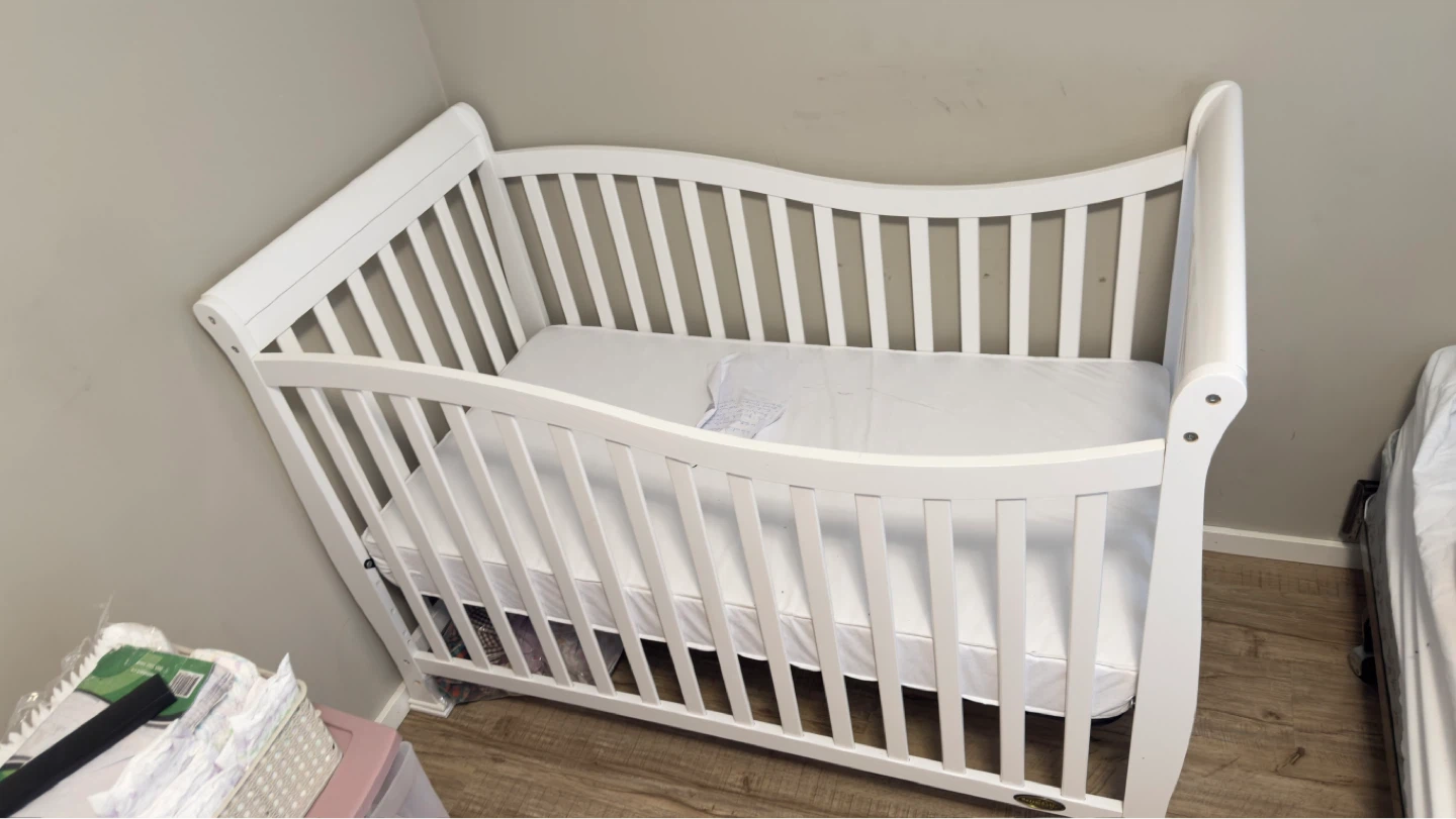 White convertible baby crib - photo 2