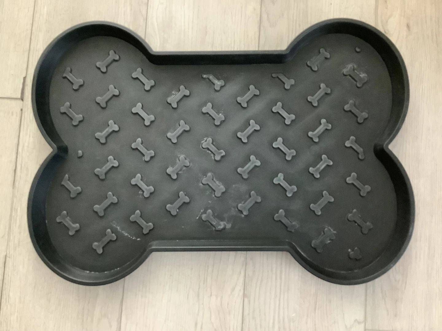 Bone Shaped Pet Food Mat and Water Dispenser
