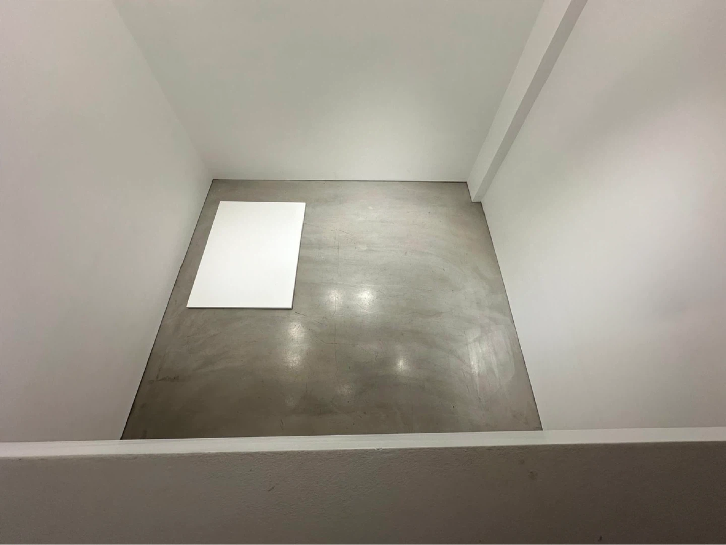 Custom-built large low white pedestal - photo 3