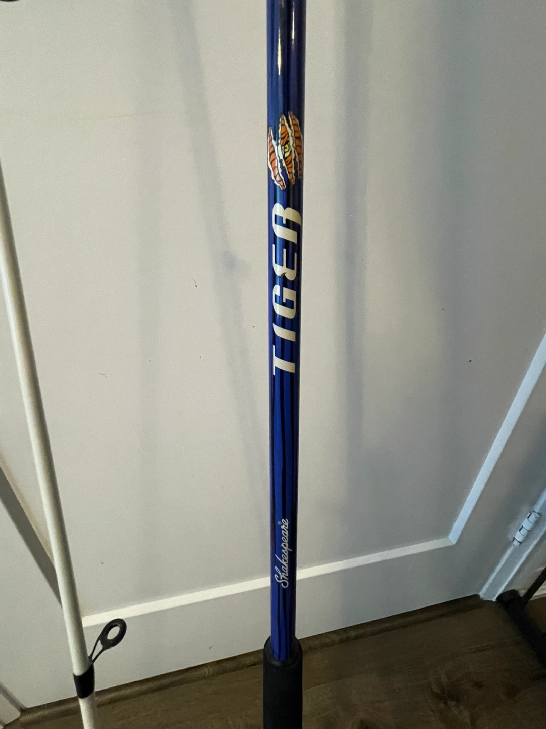 Shakespeare Tiger Rod 8'0" Medium Action 8-15 lb Line - photo 2