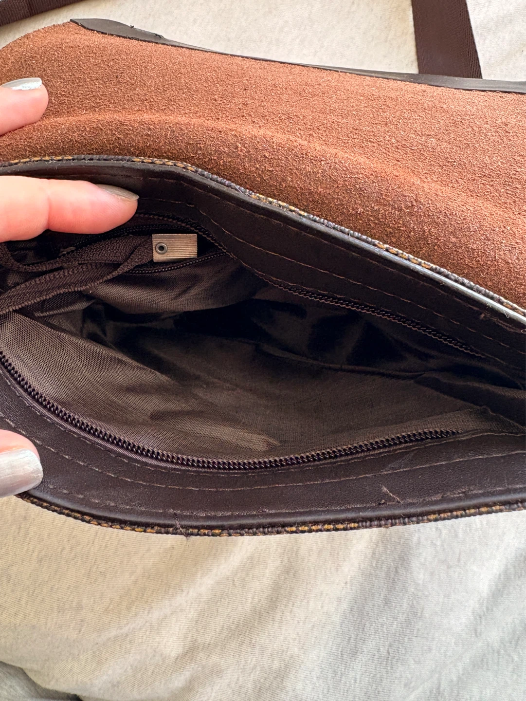 Louis Vuitton Cross Body Bag - photo 5