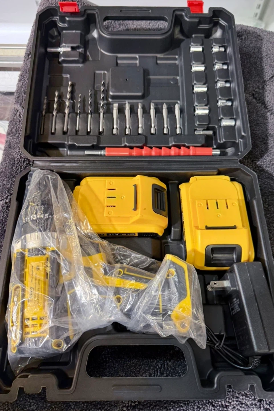 Cordless Drill Set with 2 Batteries - photo 2