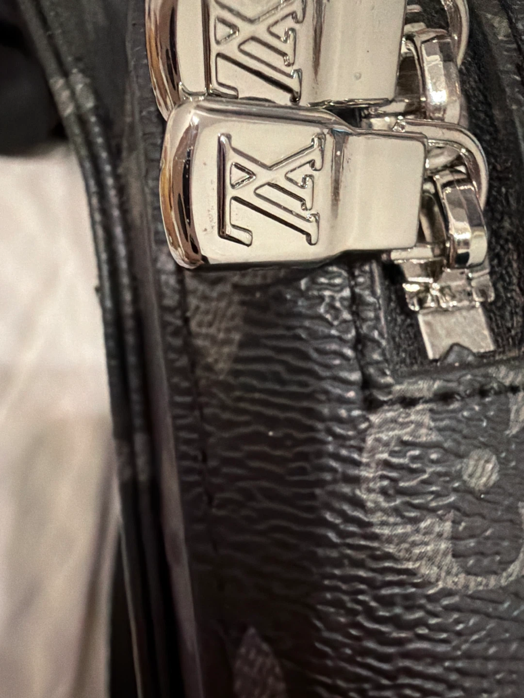 Louis Vuitton Sling Bag - photo 3