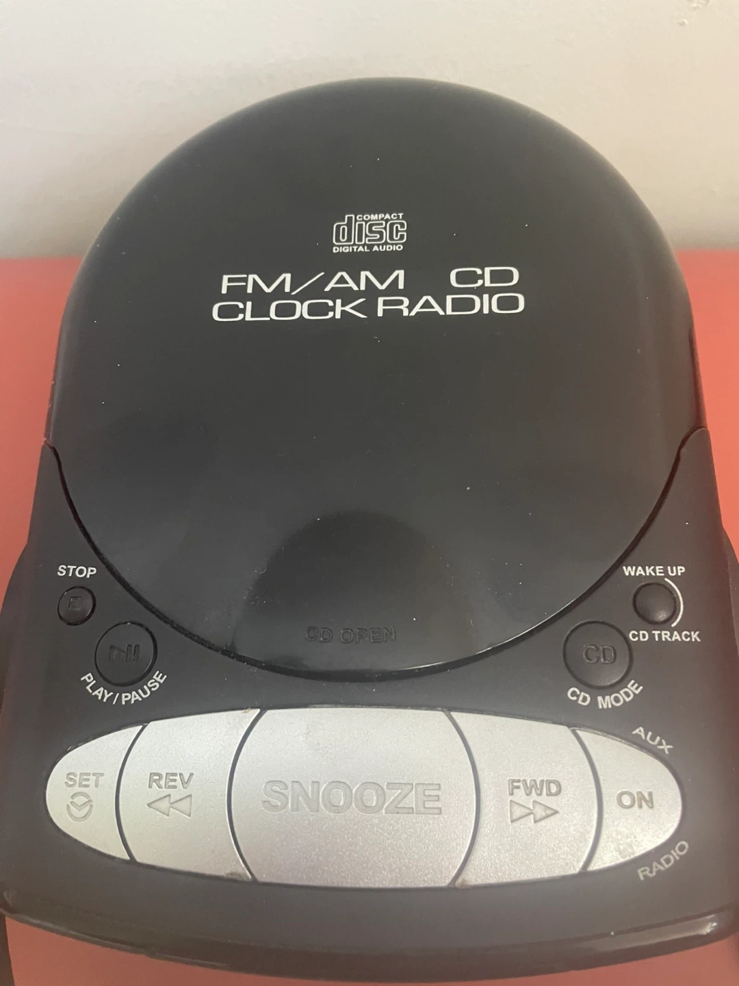RCA FM/AM CD Clock Radio - photo 2
