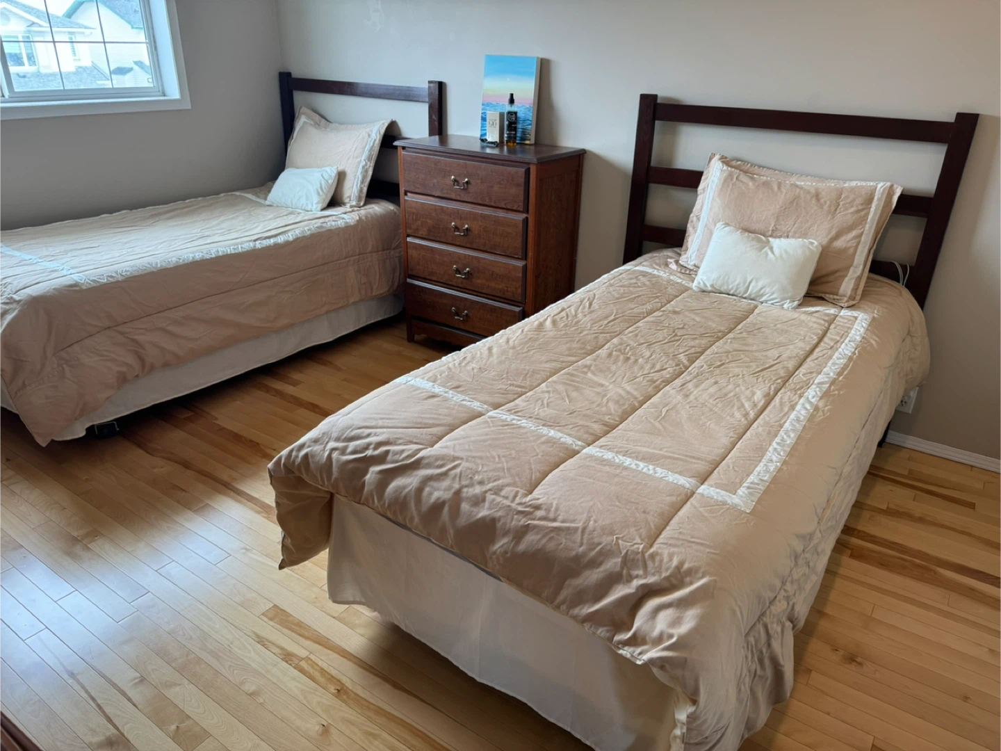 2 Twin Beds + 2 Mattresses + 2 Comforter Sets + Sheets - photo 3