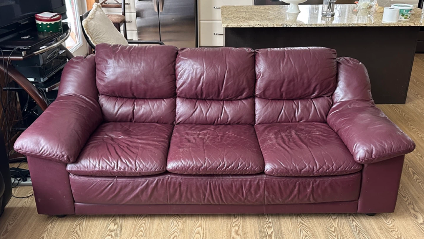 Beautiful Burgundy Wine Red Genuine Leather Sofa (CAN DELIVER)