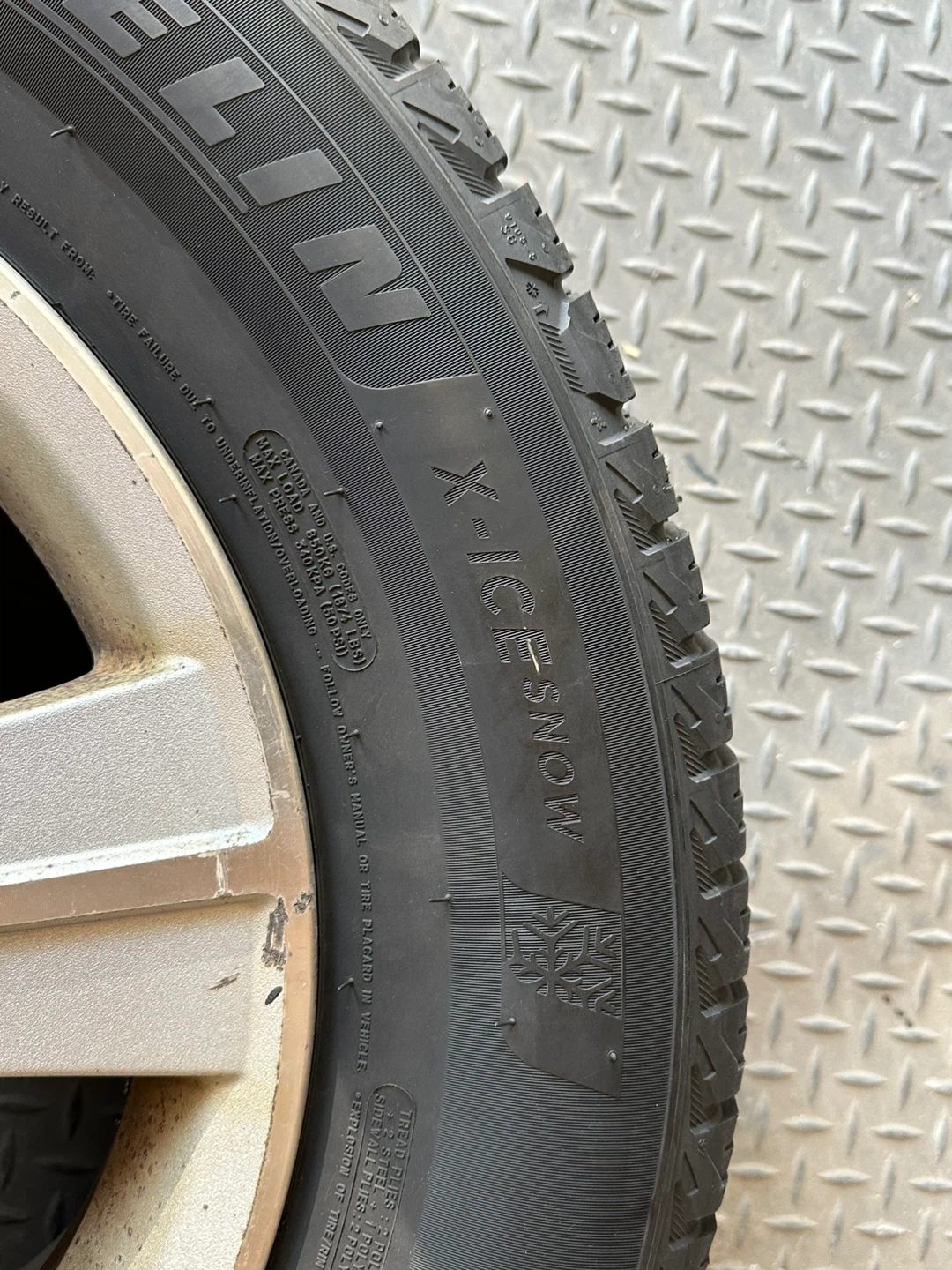 Michelin X-Ice Snow Tire with Rim - 215/65R16 - photo 5