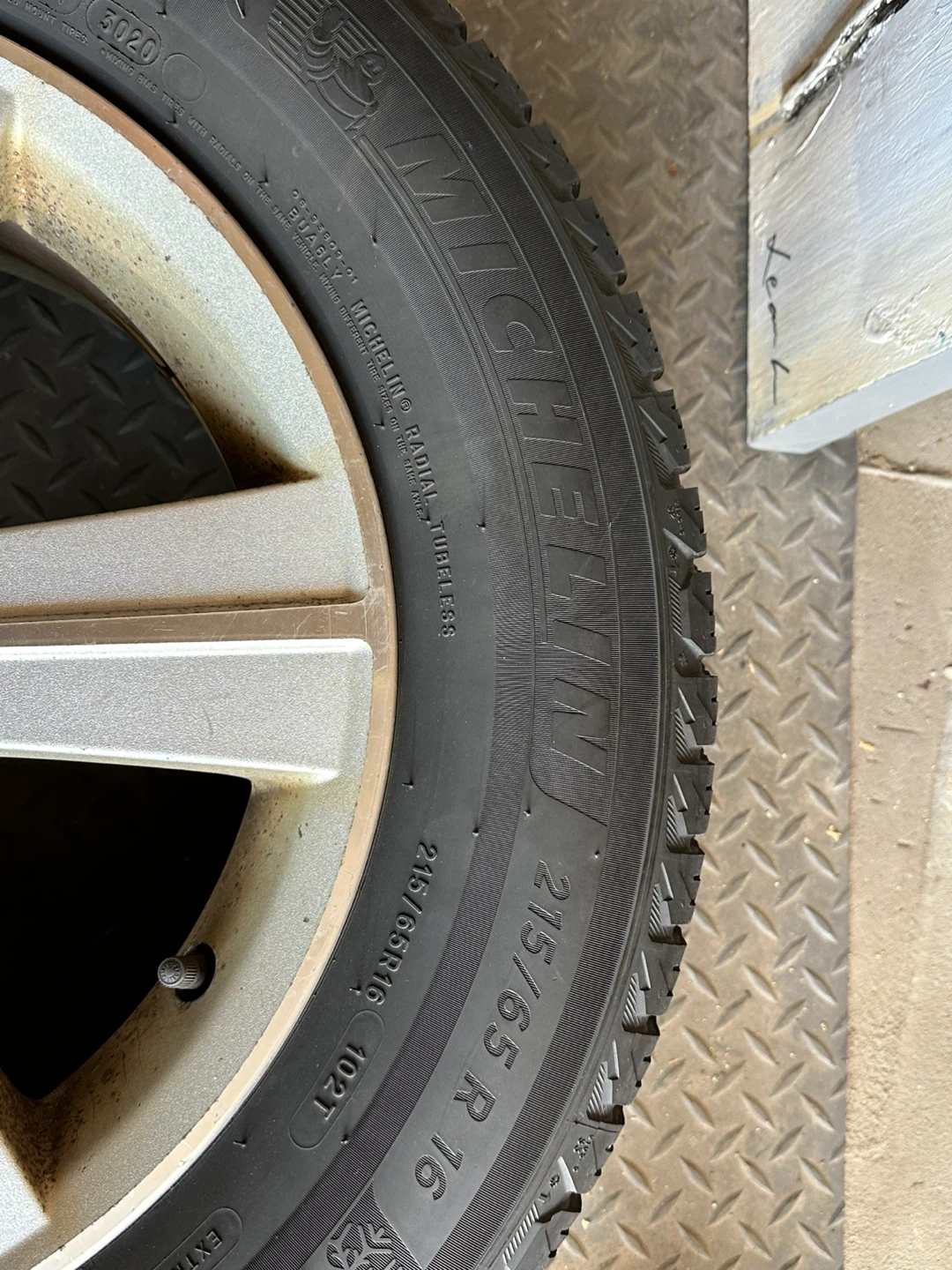 Michelin X-Ice Snow Tire with Rim - 215/65R16 - photo 2