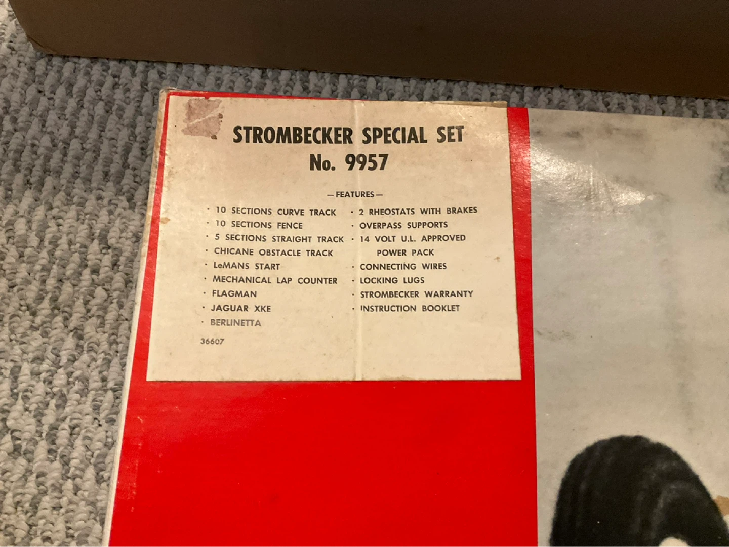 Strombecker No. 9957 Formula 1 Road Racing Set - photo 2