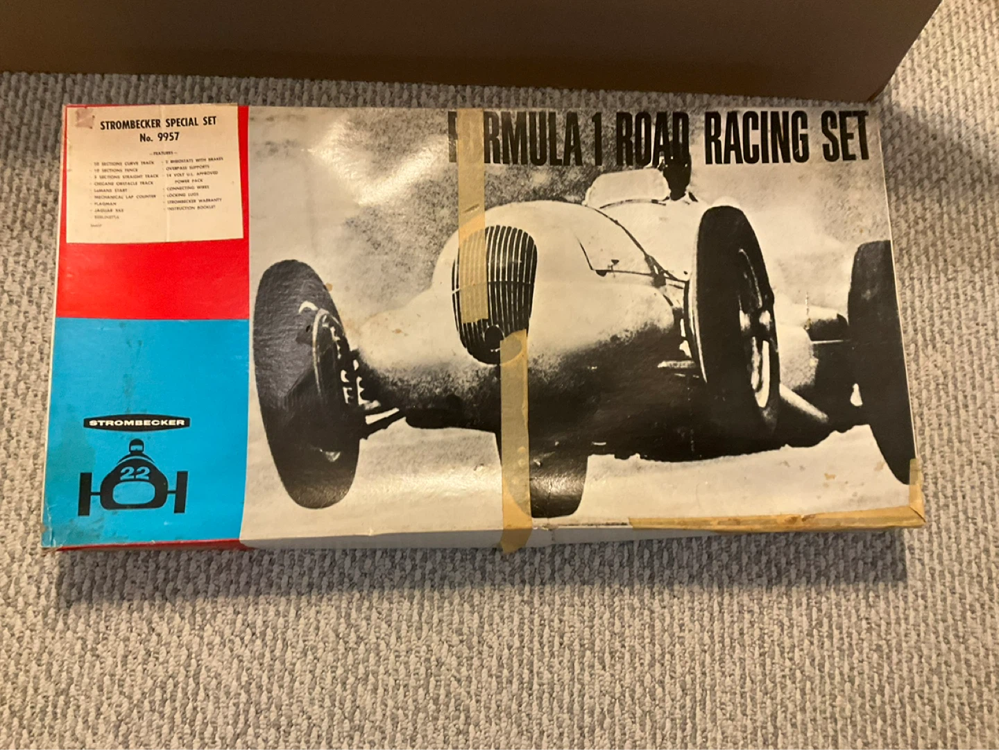 Strombecker No. 9957 Formula 1 Road Racing Set
