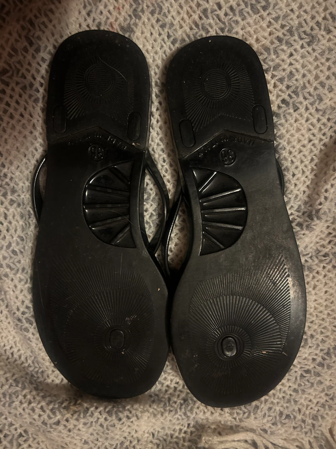 BURBERRY NOVA CHECK BLACK JELLY FLIP FLOPS - photo 4