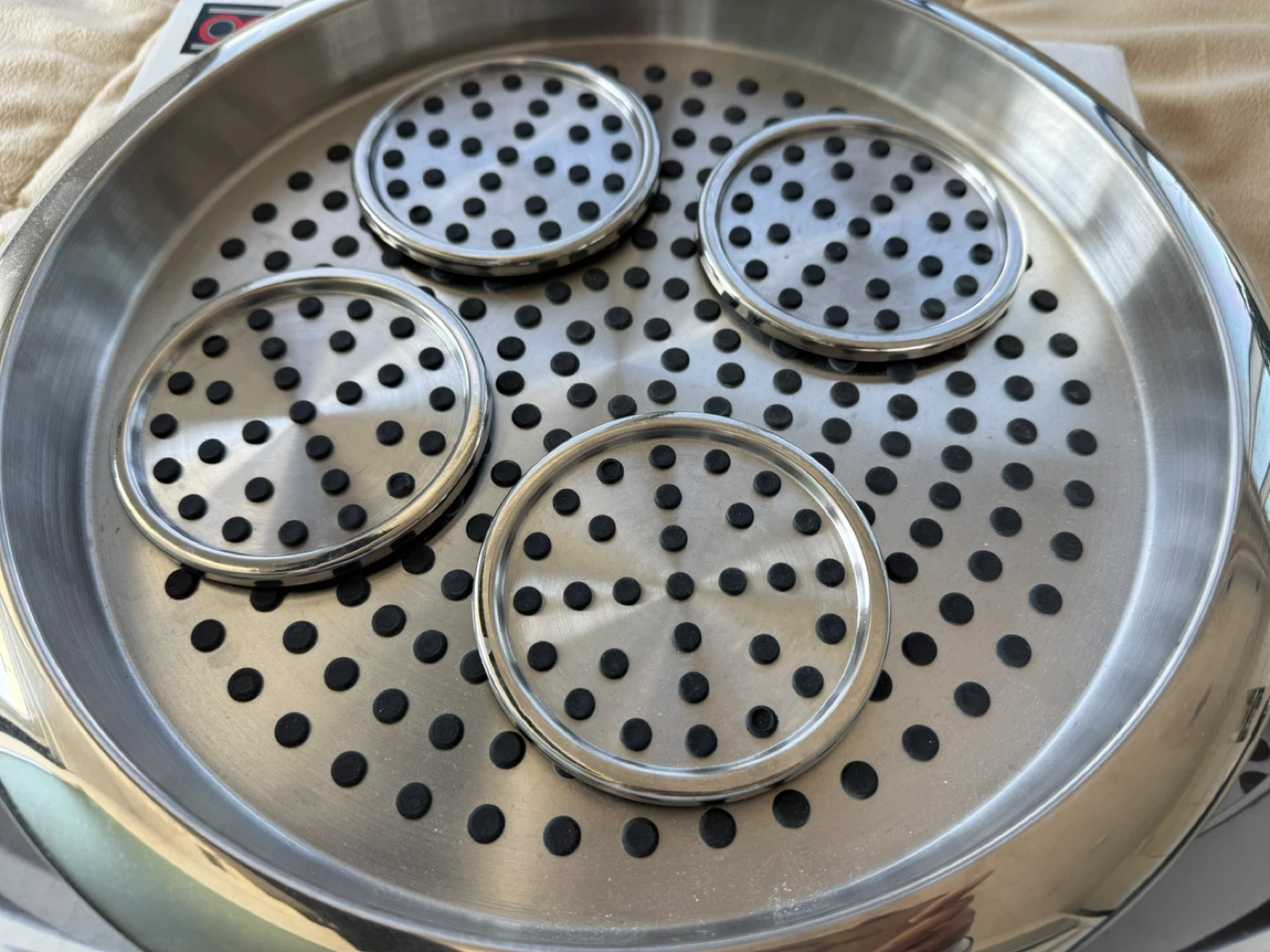 14" OGGI Stainless Steel Non-Skid Rubbergrip Tray - photo 5