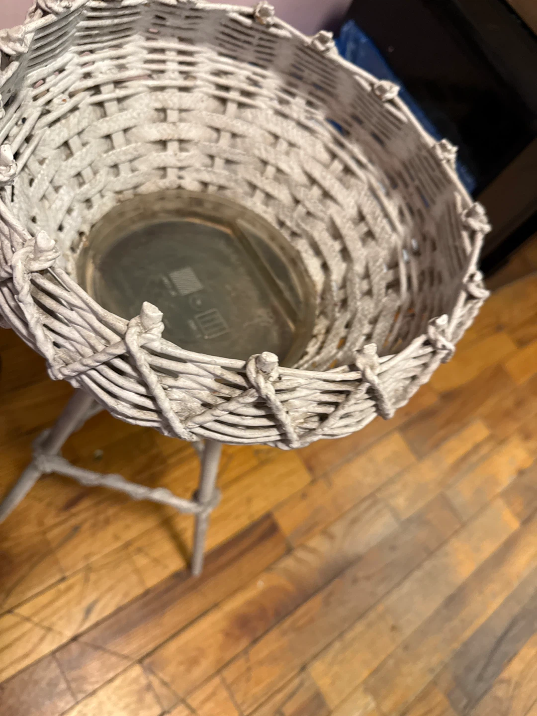 White Wicker Planter Stand - photo 3